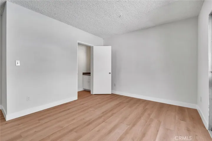5232 Corteen 10, Valley Village, California 91607