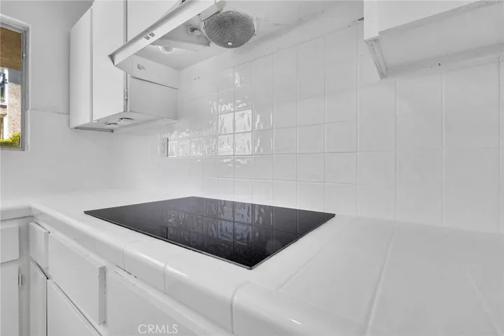 5232 Corteen 10, Valley Village, California 91607