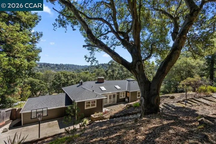 59 El Toyonal, Orinda, California 94563