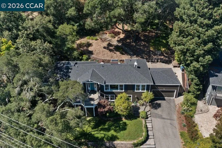 59 El Toyonal, Orinda, California 94563
