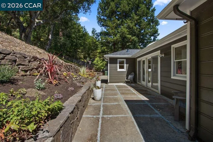 59 El Toyonal, Orinda, California 94563