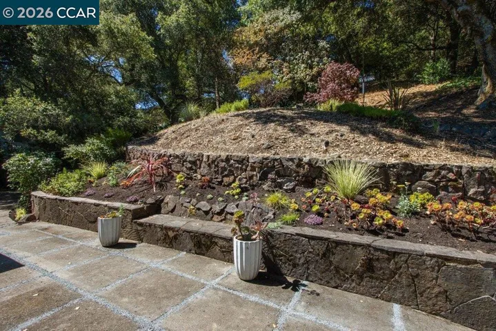 59 El Toyonal, Orinda, California 94563