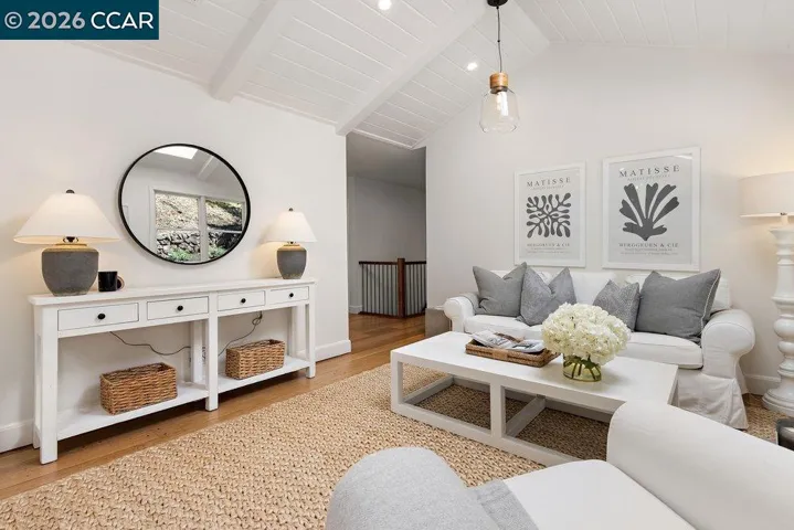 59 El Toyonal, Orinda, California 94563