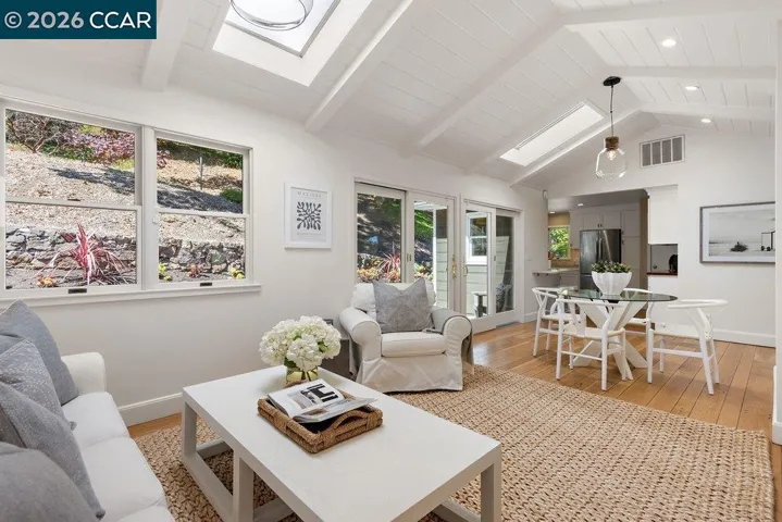 59 El Toyonal, Orinda, California 94563