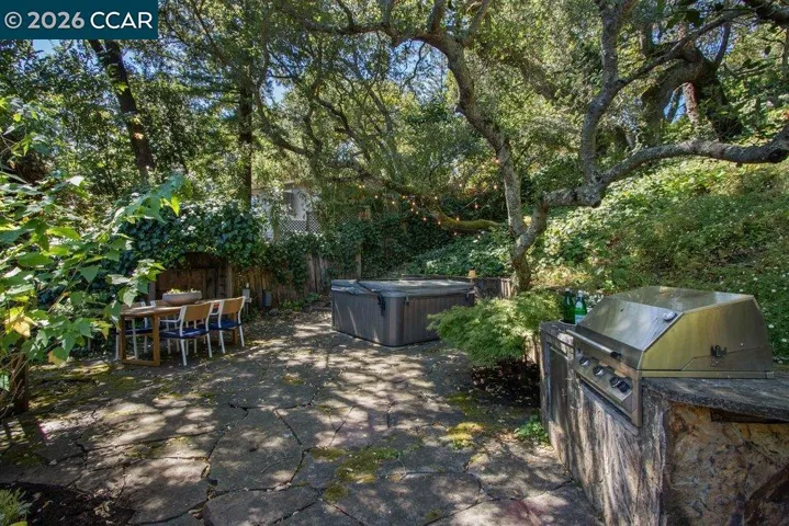 59 El Toyonal, Orinda, California 94563