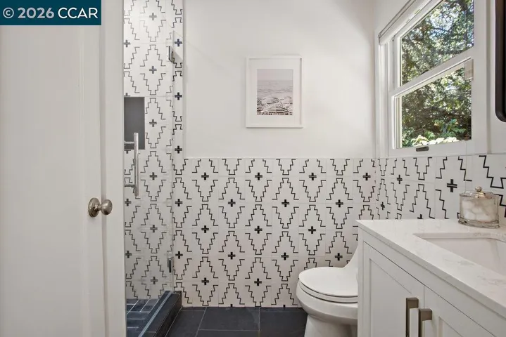 59 El Toyonal, Orinda, California 94563