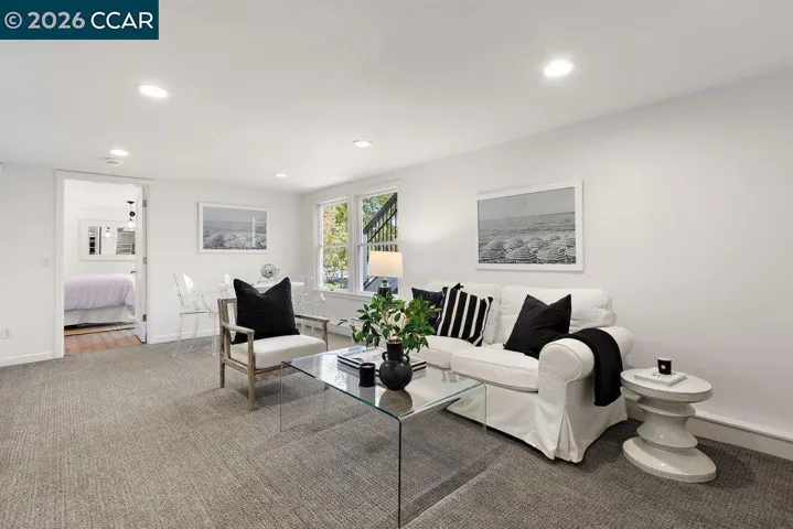 59 El Toyonal, Orinda, California 94563