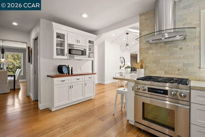 59 El Toyonal, Orinda, California 94563
