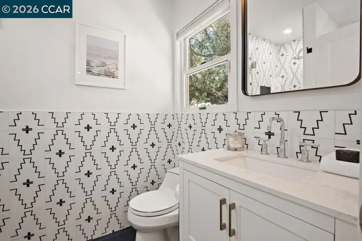 59 El Toyonal, Orinda, California 94563