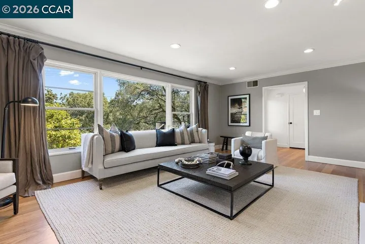 59 El Toyonal, Orinda, California 94563