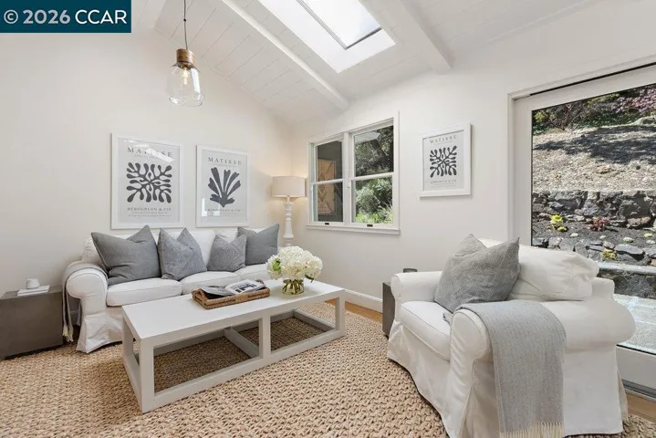 59 El Toyonal, Orinda, California 94563