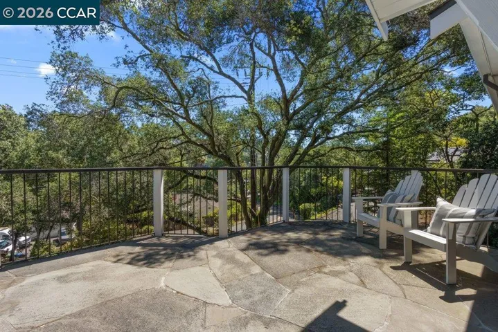 59 El Toyonal, Orinda, California 94563