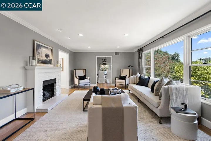 59 El Toyonal, Orinda, California 94563