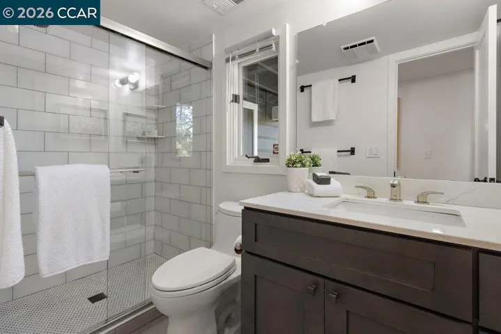 59 El Toyonal, Orinda, California 94563