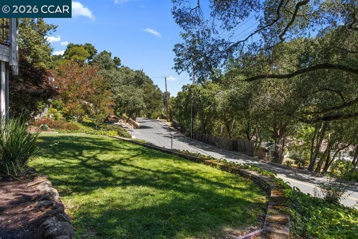 59 El Toyonal, Orinda, California 94563