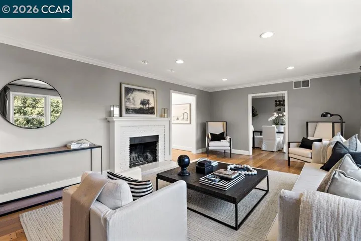 59 El Toyonal, Orinda, California 94563