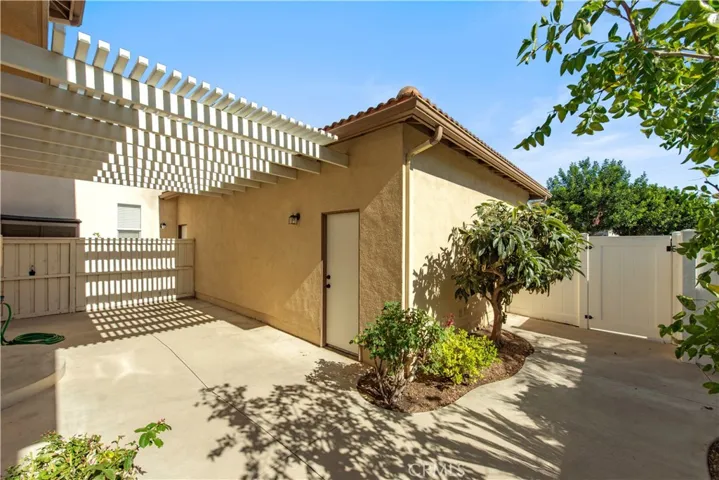 218 Kensington, Irvine, California 92606