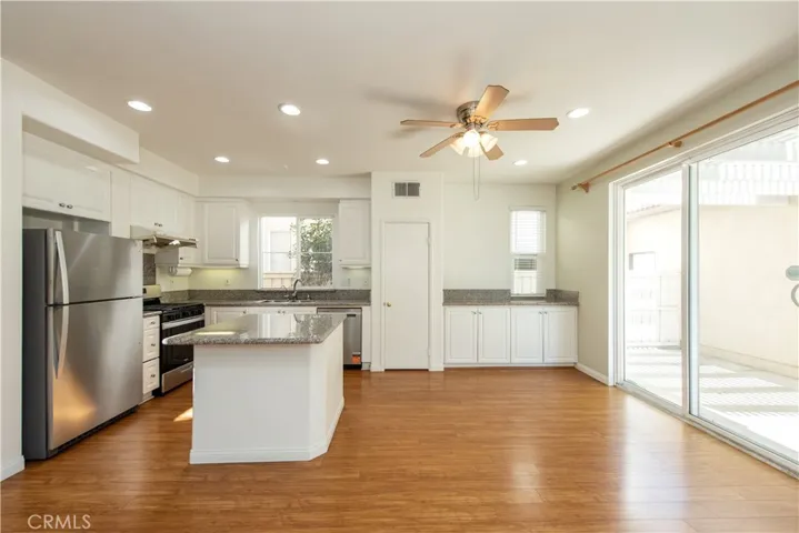 218 Kensington, Irvine, California 92606