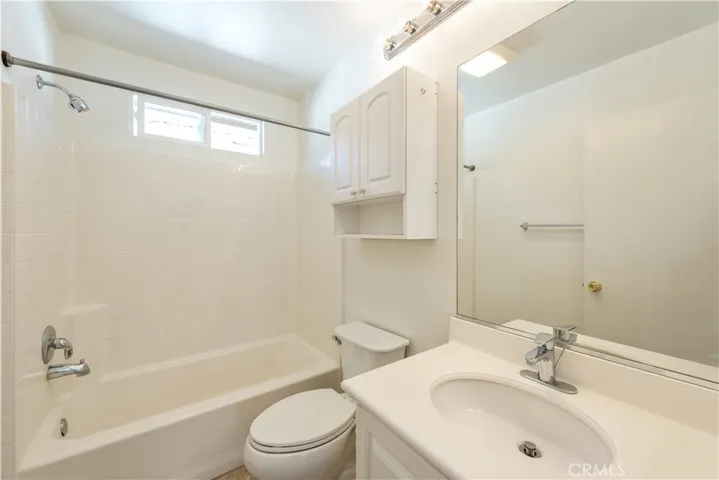 218 Kensington, Irvine, California 92606