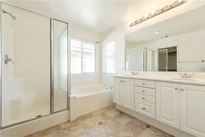 218 Kensington, Irvine, California 92606
