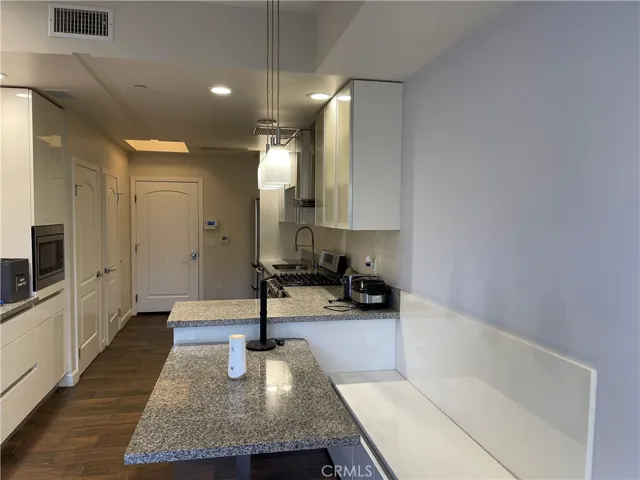 28 N 3rd B210, Alhambra, California 91801