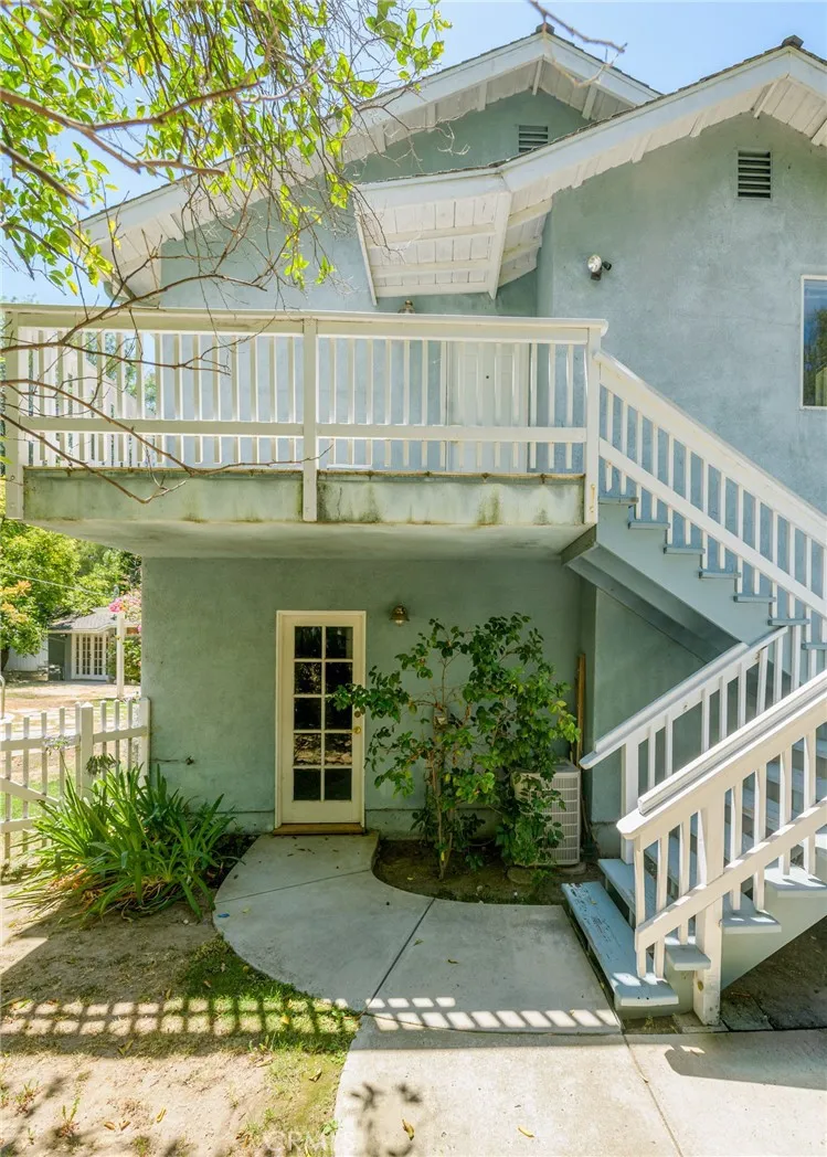 separate entrance for guests if desired