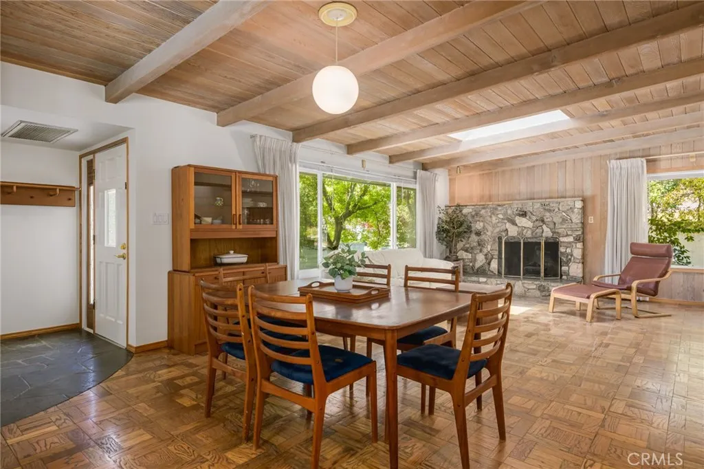 beautiful dining to living room