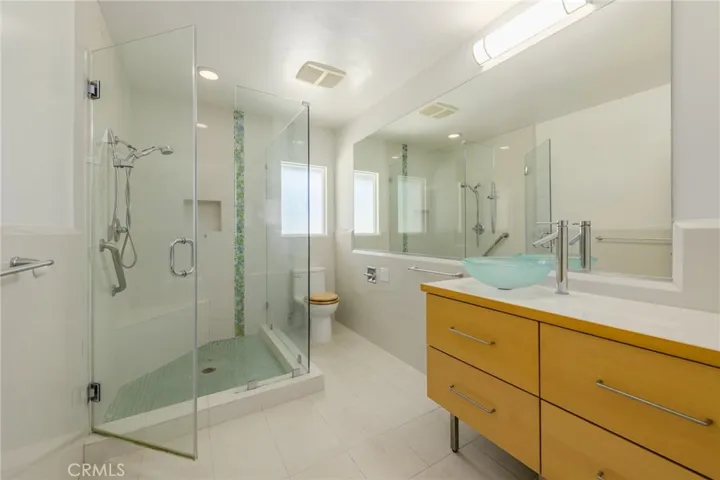 5065 Casa Drive, Tarzana, California 91356