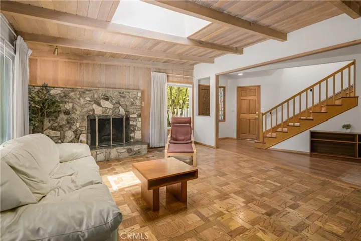 5065 Casa Drive, Tarzana, California 91356