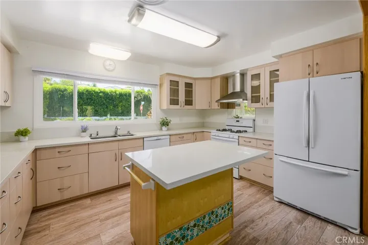 5065 Casa Drive, Tarzana, California 91356