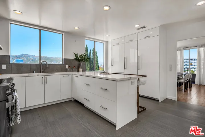 339 N Palm Drive 504, Beverly Hills, California 90210