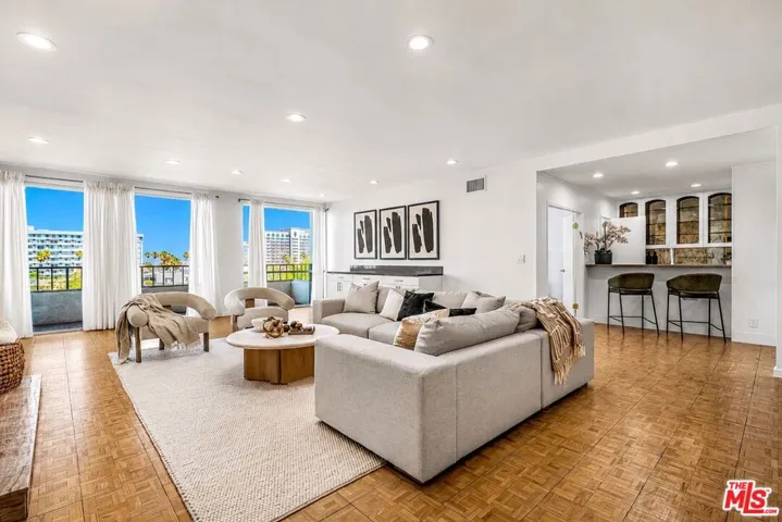 339 N Palm Drive 504, Beverly Hills, California 90210