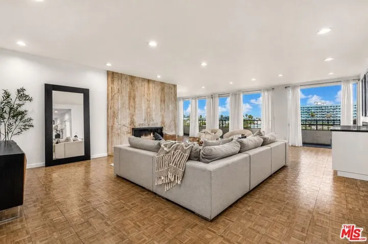 339 N Palm Drive 504, Beverly Hills, California 90210