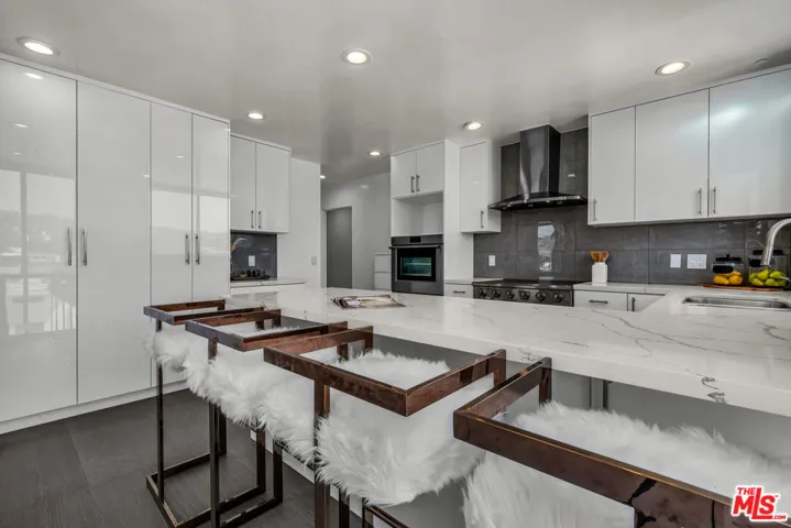 339 N Palm Drive 504, Beverly Hills, California 90210