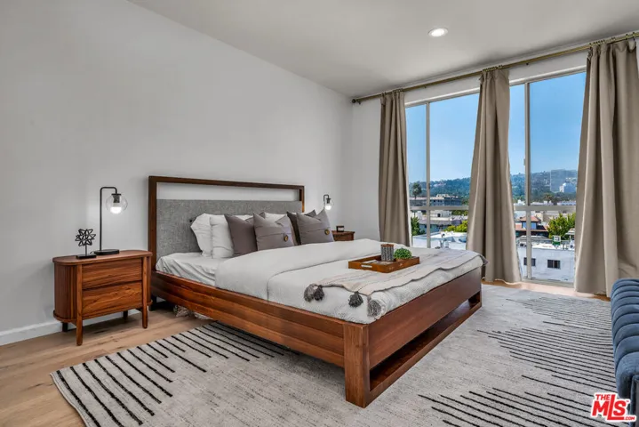 339 N Palm Drive 504, Beverly Hills, California 90210