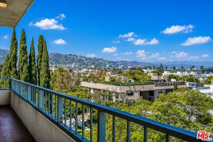 339 N Palm Drive 504, Beverly Hills, California 90210