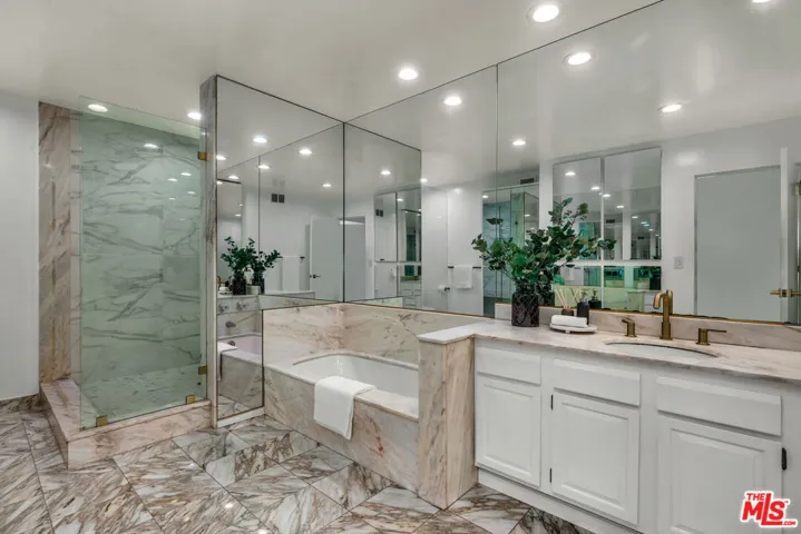 339 N Palm Drive 504, Beverly Hills, California 90210