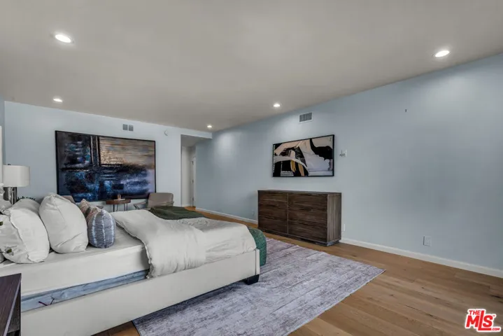 339 N Palm Drive 504, Beverly Hills, California 90210