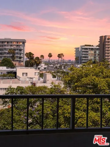 339 N Palm Drive 504, Beverly Hills, California 90210