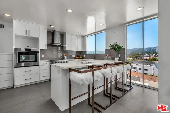 339 N Palm Drive 504, Beverly Hills, California 90210