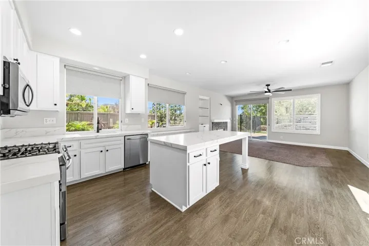 3306 Rochelle, Corona, California 92882