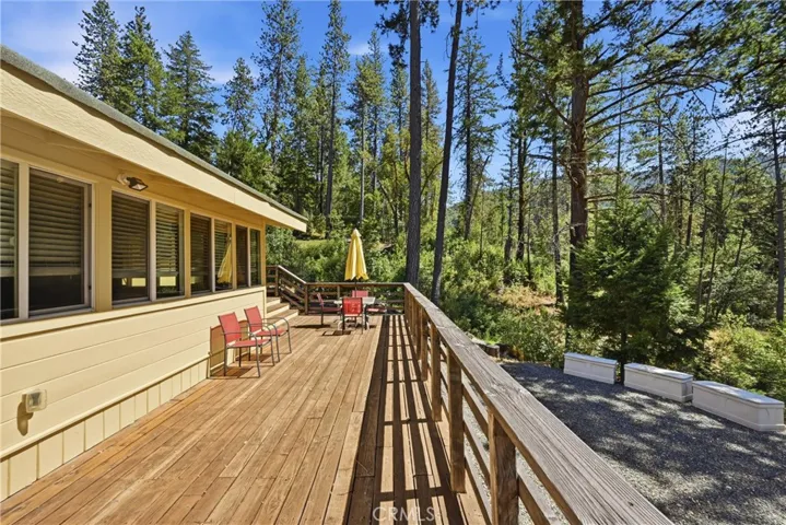 Side deck leading to back deck