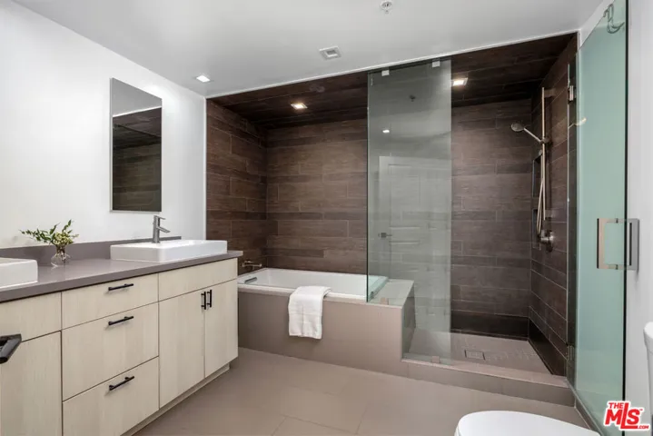 930 N Doheny Drive 317, West Hollywood, California 90069