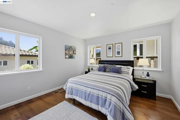 Main House bedroom 2