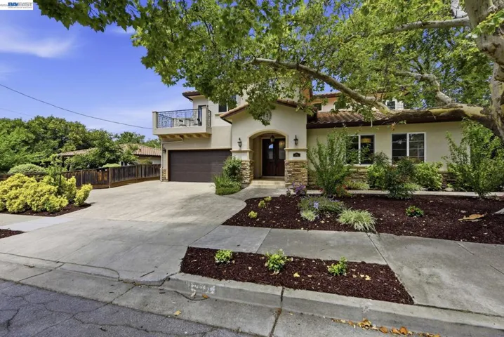 Front of house looking toward driveway