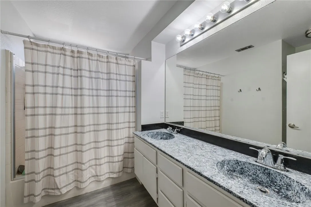 1814 Rosemont Cir, San Jacinto, CA 92583 en suite Bathroom