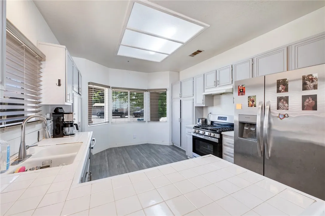 1814 Rosemont Cir, San Jacinto, CA 92583 Kitchen