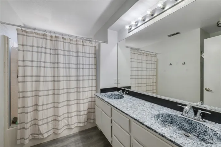 1814 Rosemont Cir, San Jacinto, CA 92583 en suite Bathroom