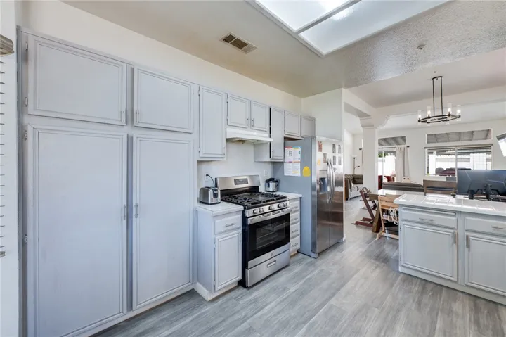 1814 Rosemont Cir, San Jacinto, CA 92583 Kitchen