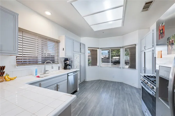 1814 Rosemont Cir, San Jacinto, CA 92583 Kitchen